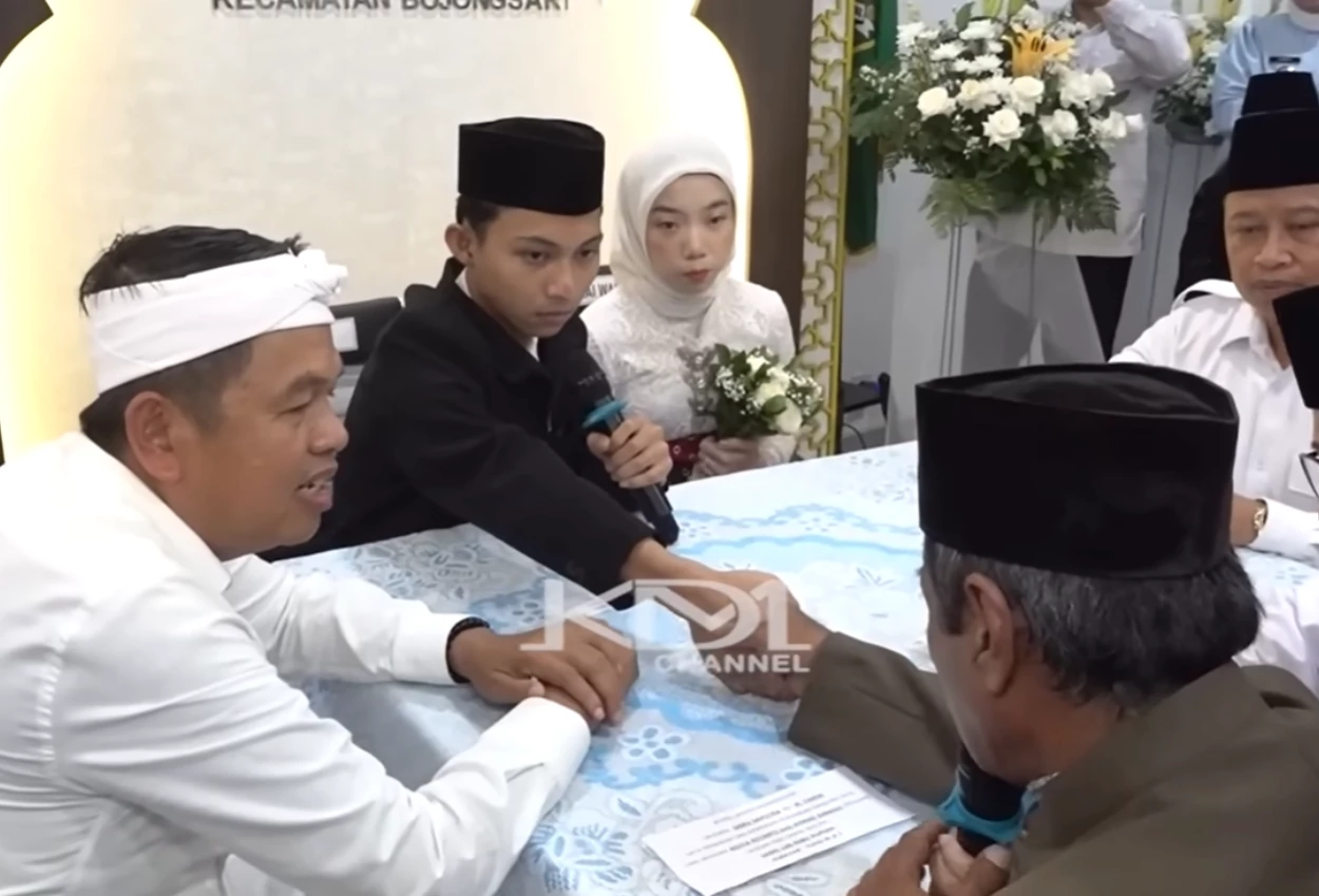 Dedi Mulyadi jadi Saksi Nikah Massal Pernikahan di Depok, Hadiahi Pengantin DP Rumah