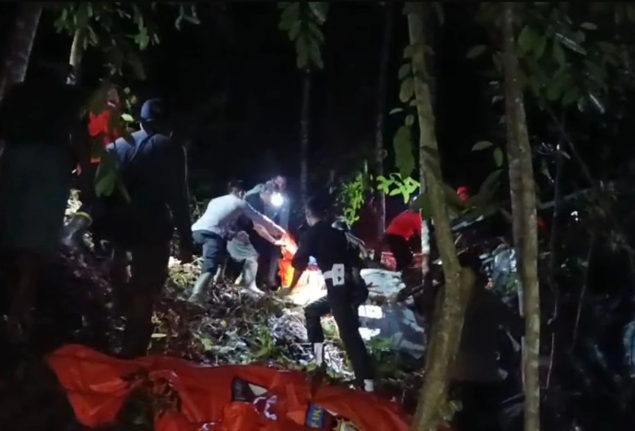 Delapan Kru dan Penumpang Helikopter PK CFX yang Jatuh di Kalimantan Barat Ditemukan Tewas