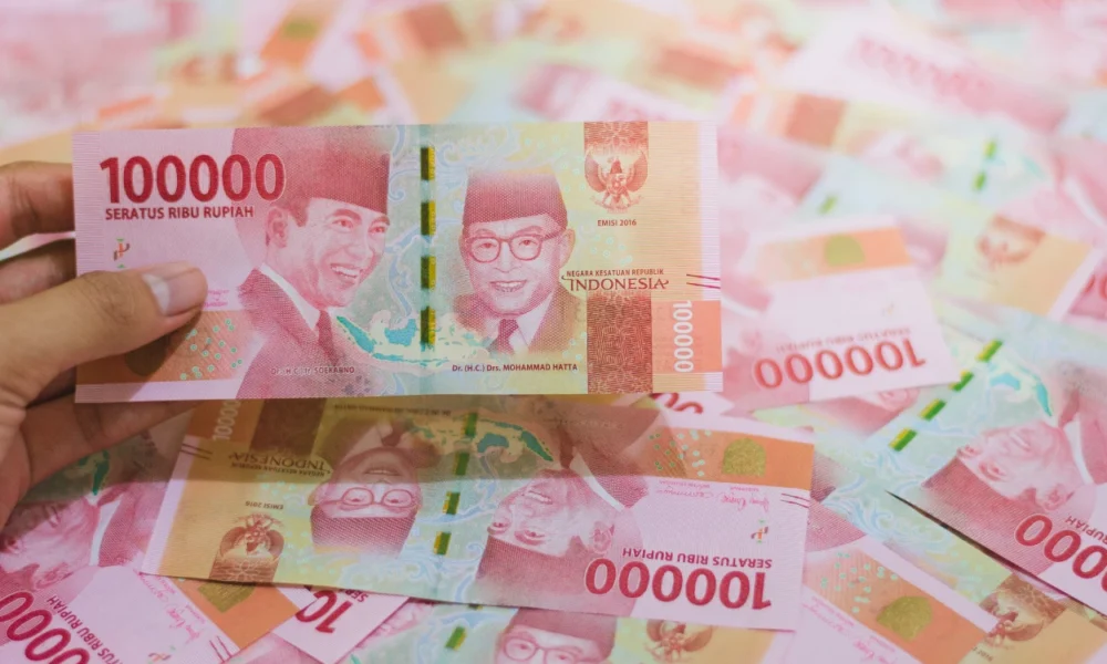 Dolar AS Hari Ini 7 April 2026 Tembus Rp17.000