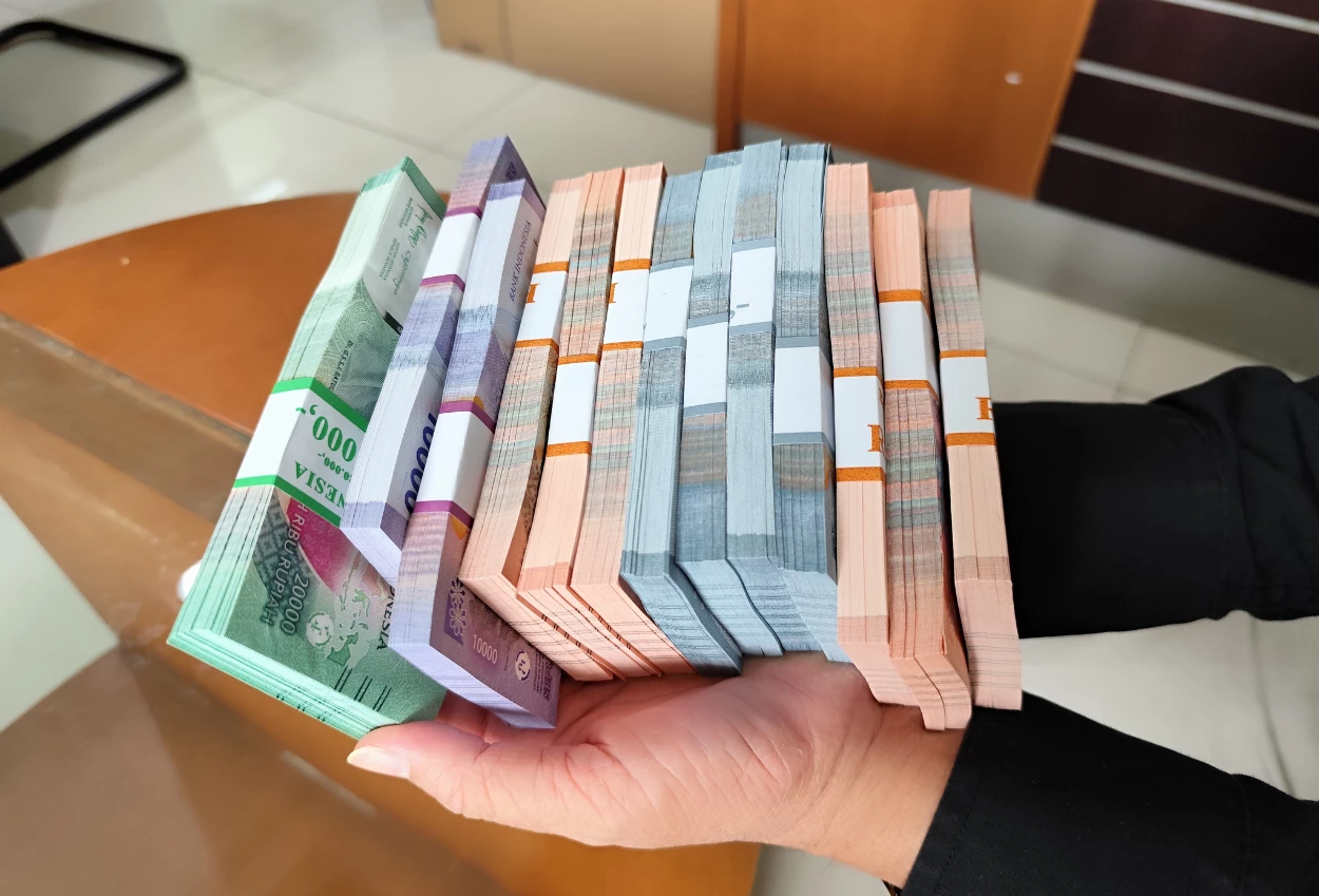 Dollar ke Rupiah Hari Ini 23 April 2026 Anjlok Lagi hingga Dekati Level Rp17.300