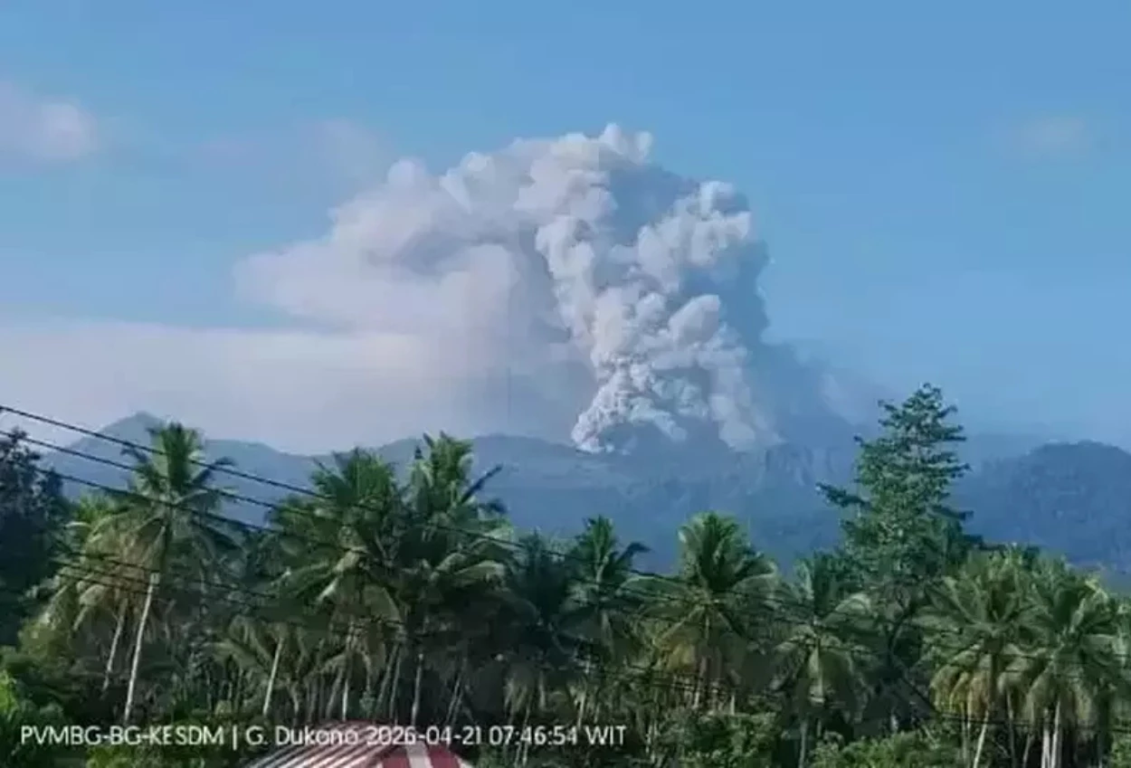 Gunung Dukono di Maluku Utara Kembali Erupsi, Semburkan Kolom Abu hingga 1,2 km