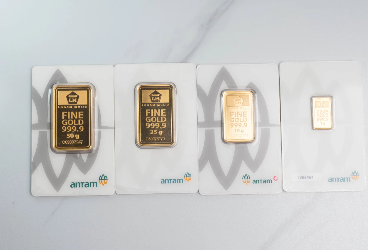 Harga Emas Antam Hari Ini 30 April 2026 Turun Rp15.000 per Gram