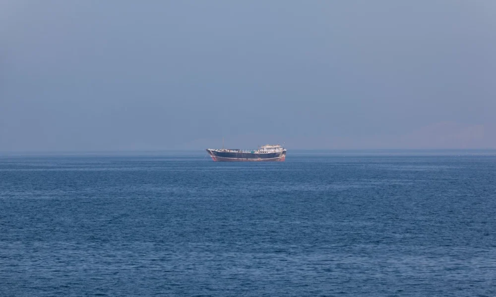 Harga Minyak Dunia Turun 11% usai Iran Buka Selat Hormuz selama Gencatan Senjata Israel Lebanon