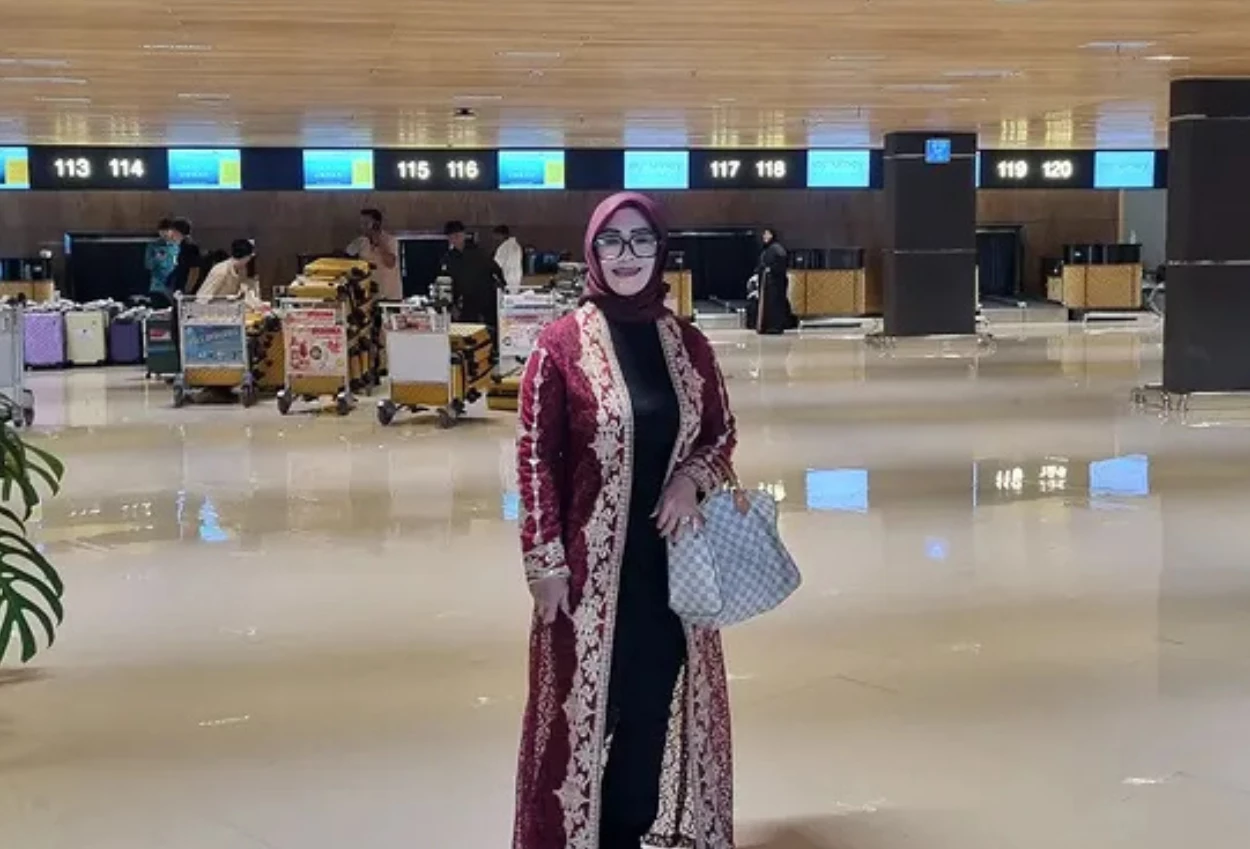 Ibunda Julia Perez Tanggapi Komentar Pedas Netizen soal Tas Mewah