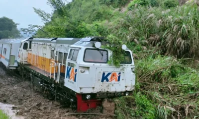 Jalur KA di Bandung Barat yang Sempat Tertutup Longsor Kembali Bisa Dilintasi