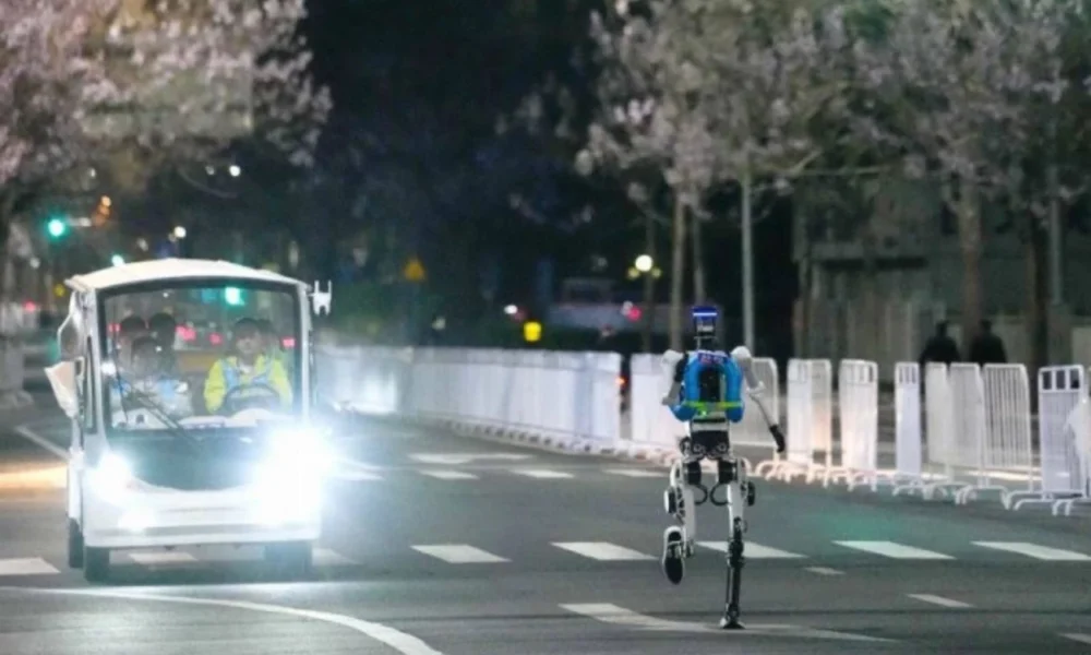 Jelang Lomba, Robot Humanoid Uji Coba Maraton di Beijing