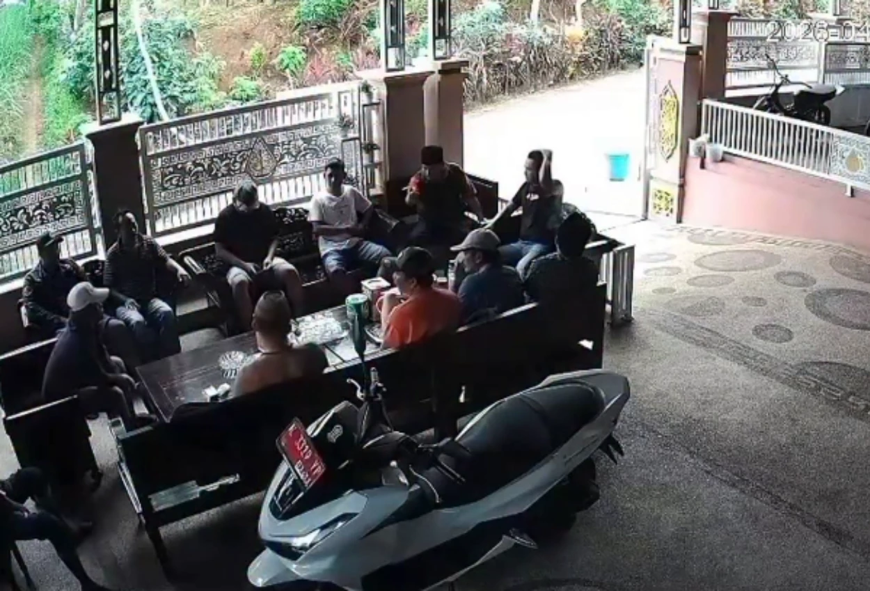 Kades di Lumajang Dikeroyok 15 Orang di Rumahnya