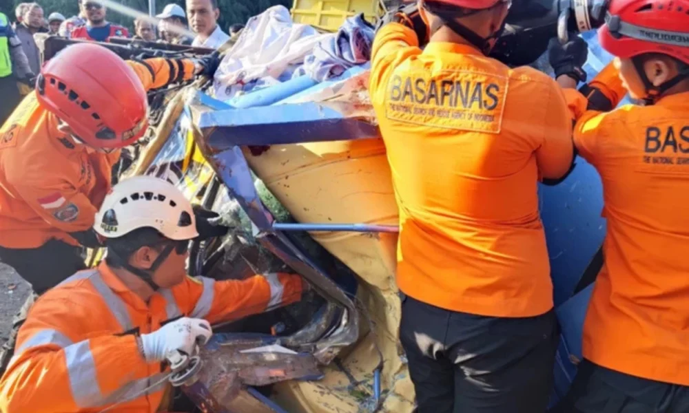 Kecelakaan Beruntun di Wonosobo Tabrak 4 Kendaraan, 2 Orang Tewas