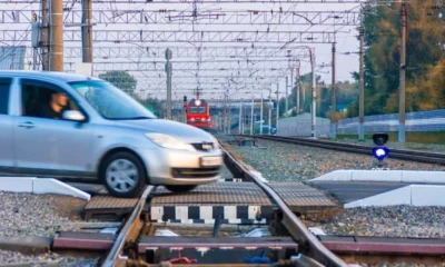 Kenapa Mobil Mogok di Rel Kereta