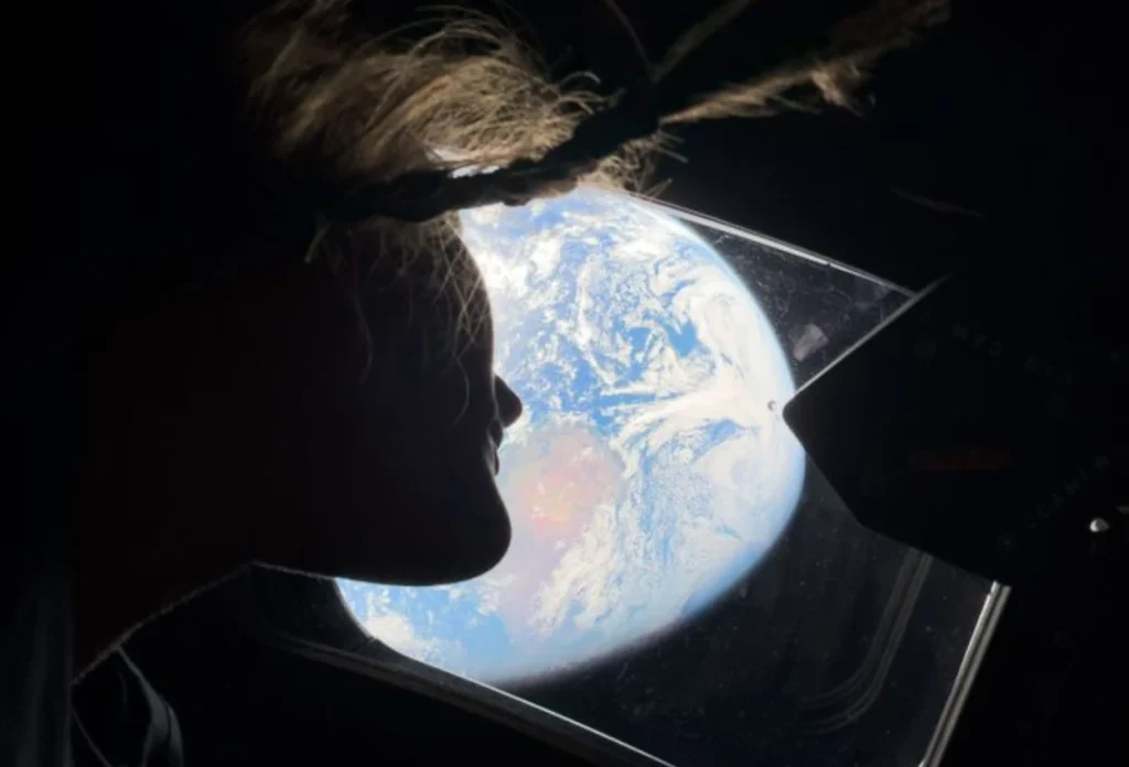 Keren! iPhone 17 Pro Max Dipakai Astronout NASA Foto Bumi dari Luar Angkasa, Begini Penampakannya