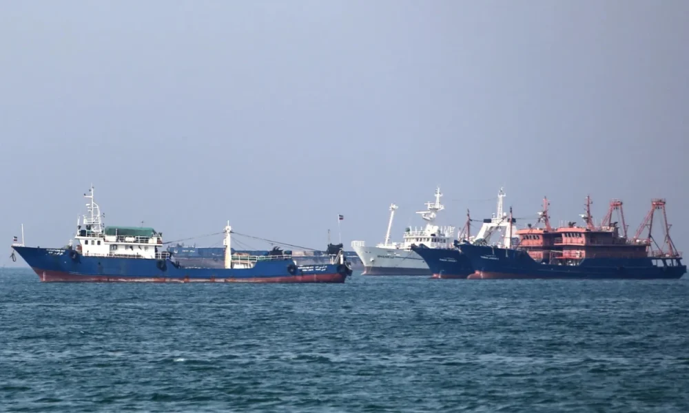 Meski Sudah Dibuka, Iran Nyatakan Pelayaran Selat Hormuz Masih Terbatas