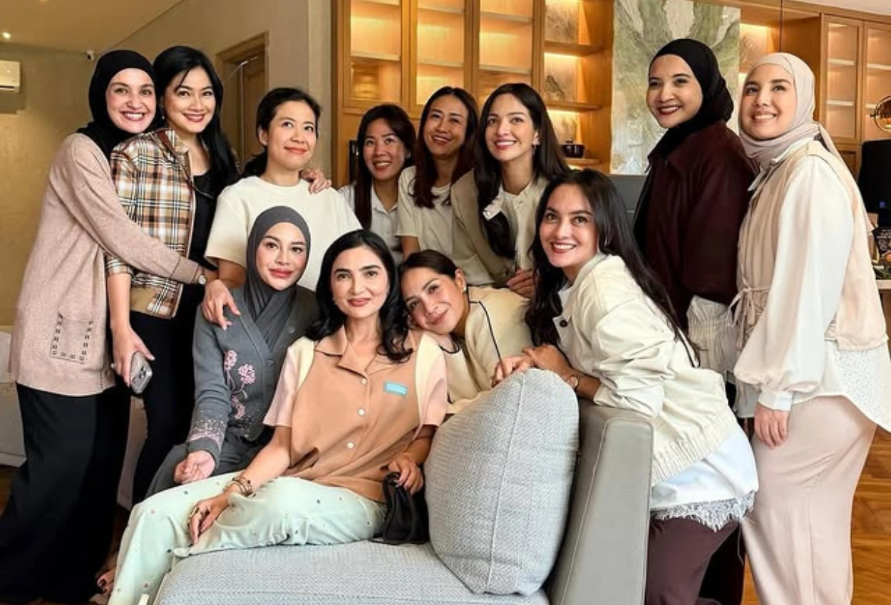 Momen Geng Cendol Rayakan Ulang Tahun Trio Aries Nia Ramadhani, Wulan Guritno, dan Tya Ariestya