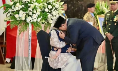 Momen Prabowo Cium Kening Bayi Putra Prajurit TNI yang Gugur di Lebanon