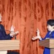 Momen Presiden Prancis dan PM Jepang Adu 'Kamehameha' ala Dragon Ball saat Bertemu di Tokyo
