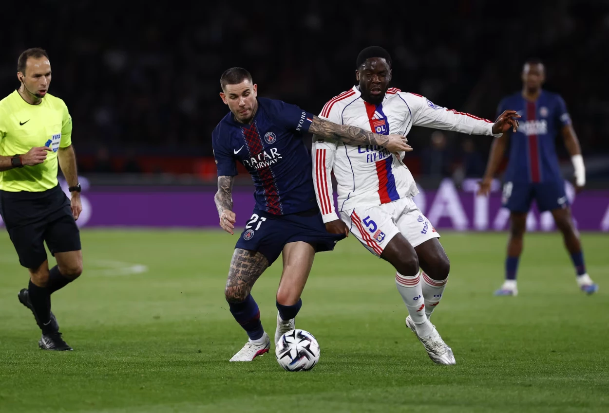 PSG vs Lyon 1 2 Les Parisiens Tumbang, Perebutan Gelar Makin Panas