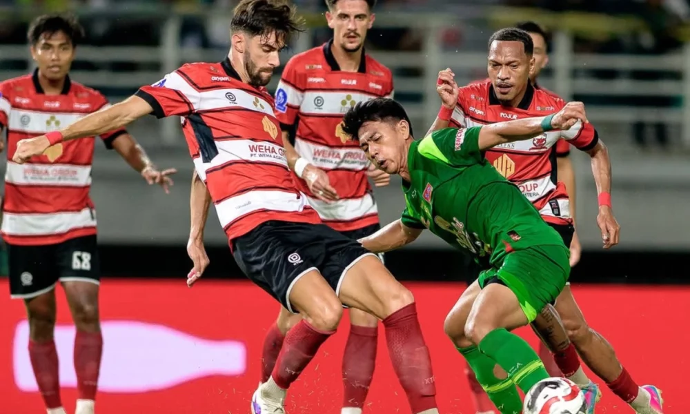 Persebaya vs Madura United 1-2: Gol Lulinha dan Riquelme Bawa Sapeh ...