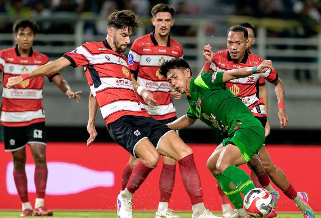 Persebaya vs Madura United 1 2 Gol Lulinha dan Riquelme Bawa Sapeh Kerrab Keluar dari Zona Merah (1)