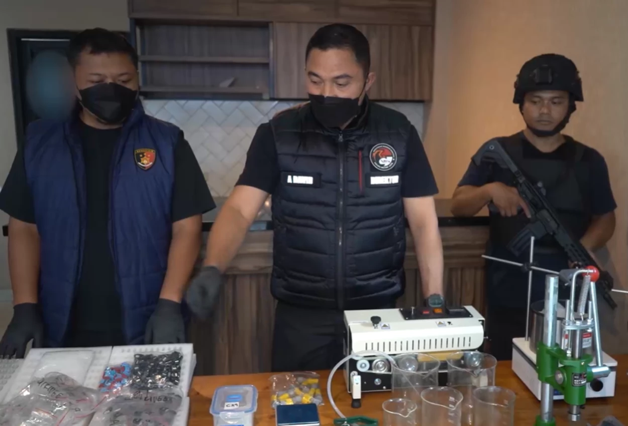 Polda Metro Jaya Bongkar Pabrik Vape Narkotika di Tangerang, Ribuan Catridge Disita