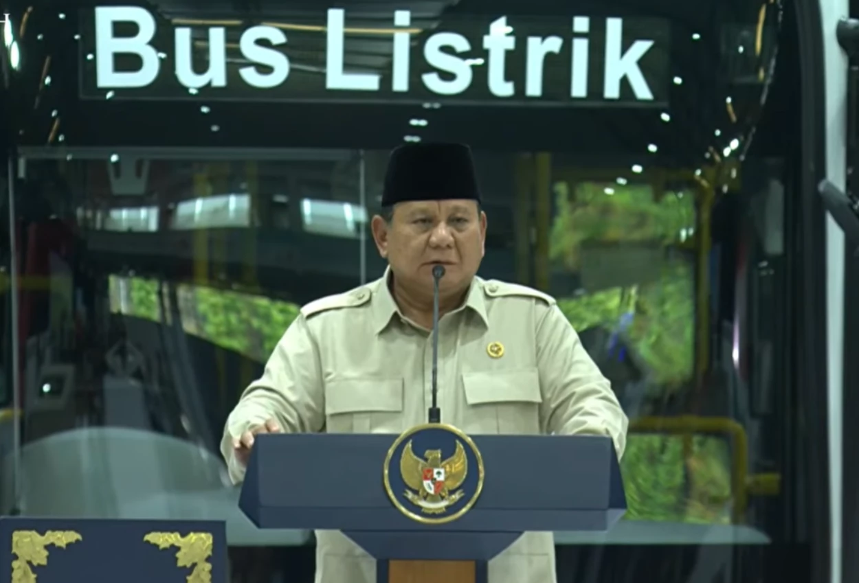 Prabowo Resmikan Pabrik Perakitan Bus Listrik Pertama RI