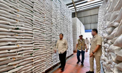 Prabowo Sidak Gudang Bulog di Magelang, Pastikan Stok Beras Aman