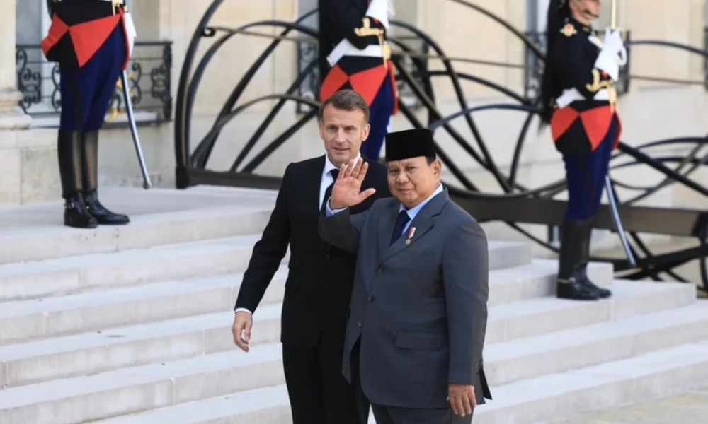 Prabowo Temui Macron di Istana Elysee, Bahas Energi hingga Alutsista