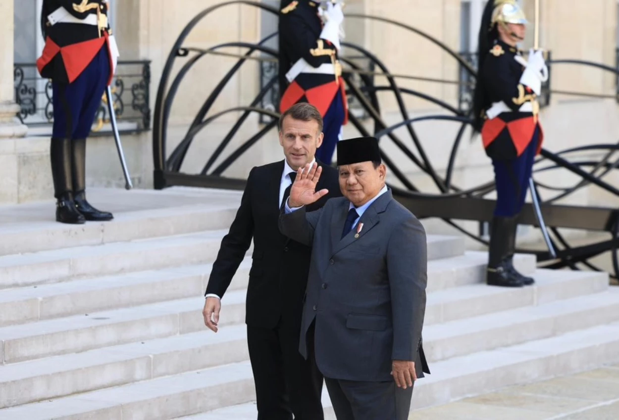 Prabowo Temui Macron di Istana Elysee, Bahas Energi hingga Alutsista
