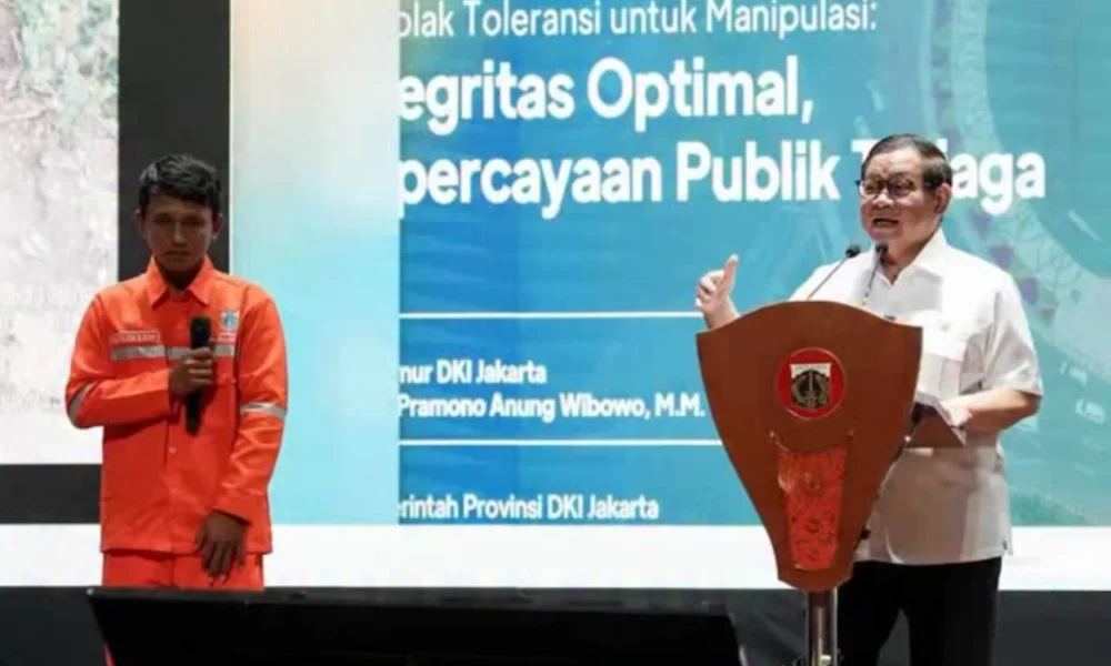 Pramono Berangkatkan Umrah Petugas PPSU Jakut yang Rajin Bikin Konten Bersih Bersih