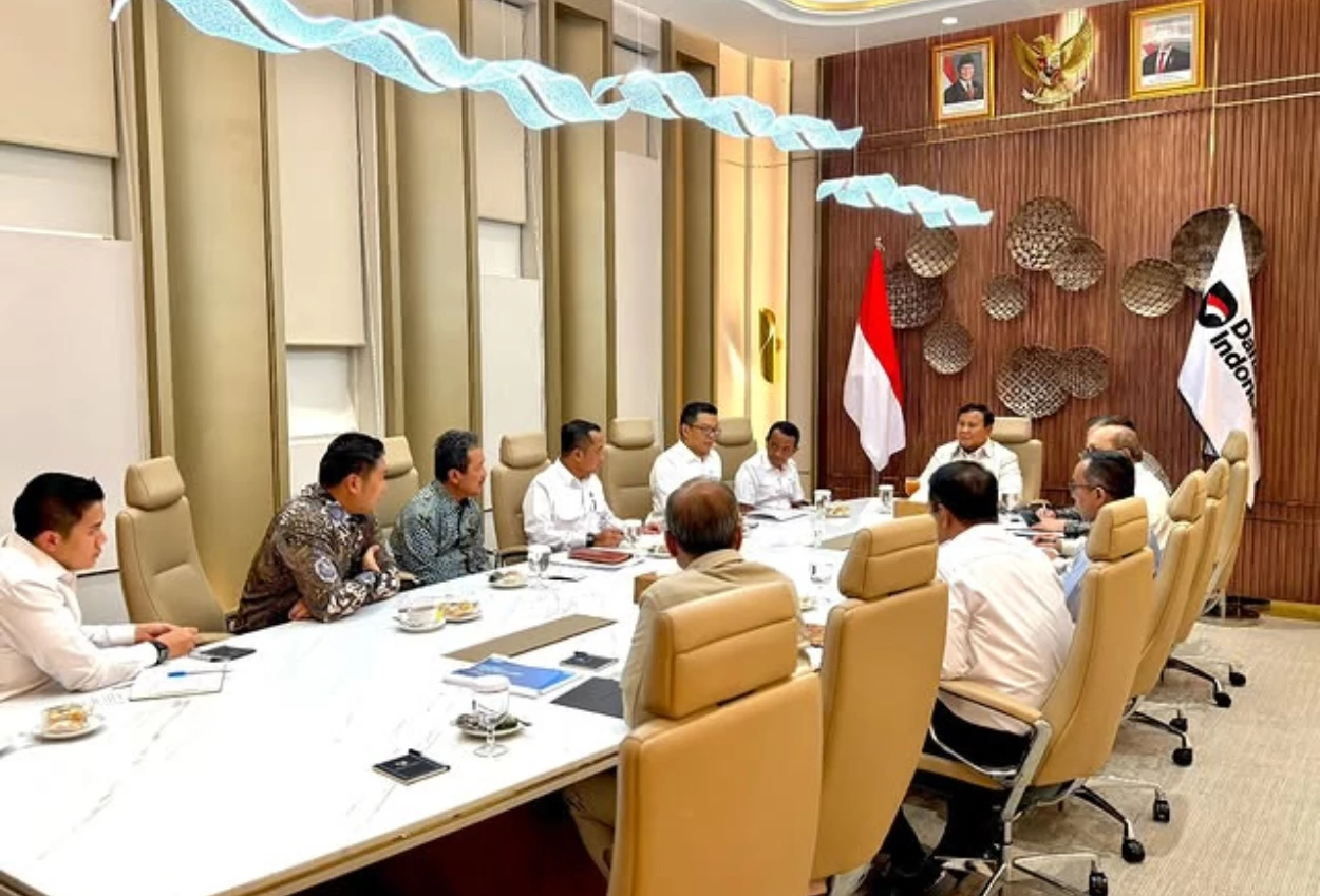 Pulang Lawatan dari Eropa, Prabowo Gelar Ratas di Istana Bahas Akselerasi Program Strategis Nasional