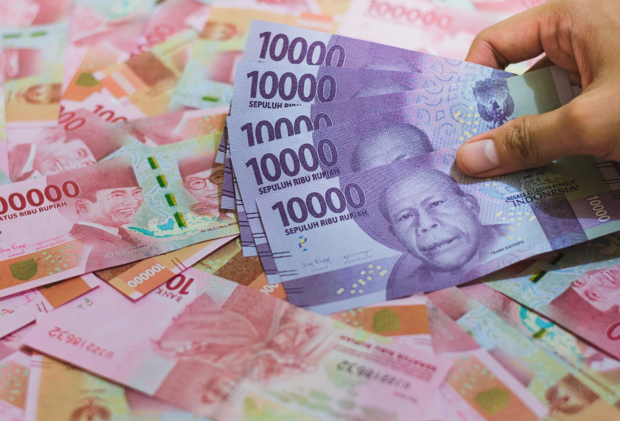 Rupiah ke Dolar Hari Ini 29 April 2026, Dibuka Melemah Rp17.275 per Dolar