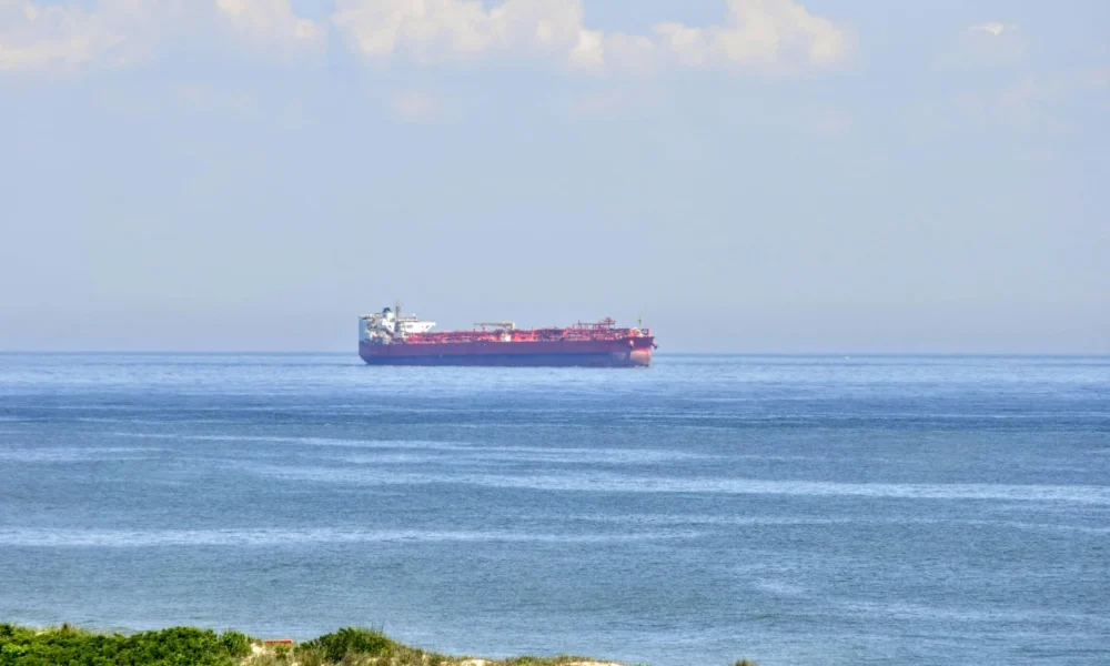 Satu Kapal Tanker LPG Milik Indonesia Berhasil Melintasi Selat Hormuz