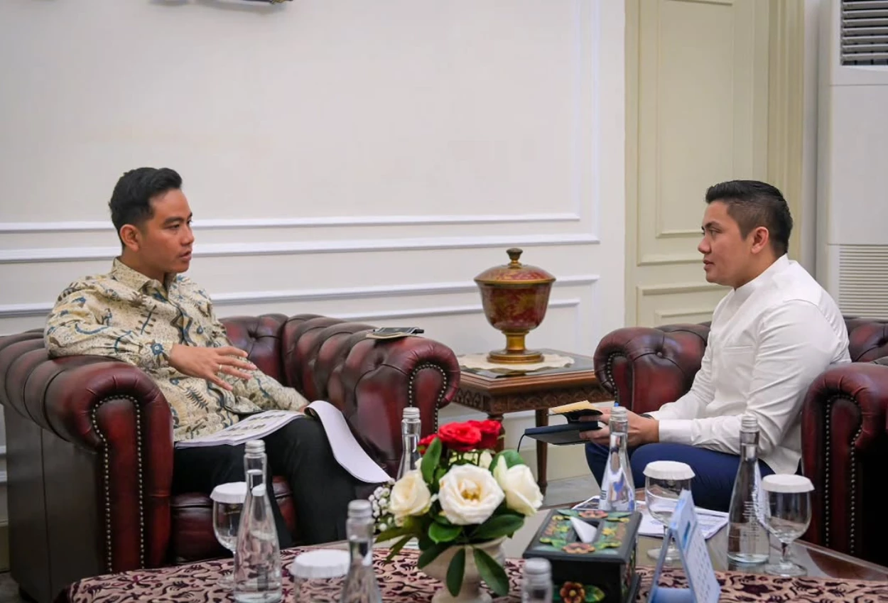 Seskab Teddy dan Wapres Gibran Gelar Pertemuan 1,5 Jam di Istana, Ini yang Dibahas