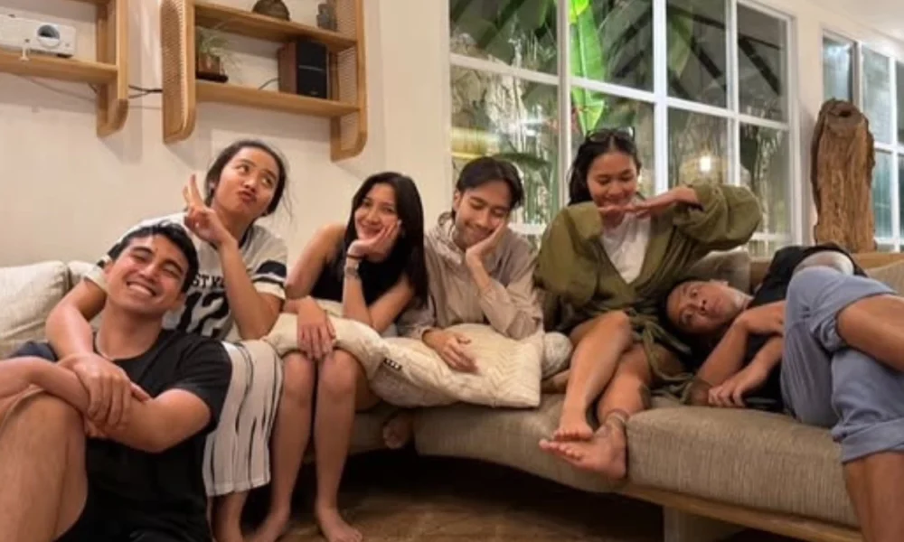 Tak Mau Kakak Ipar Kesepian, Adik Vidi Aldiano Temani Sheila Dara Setiap Hari