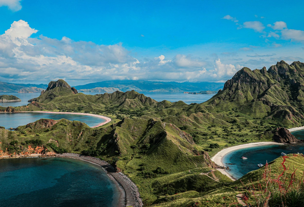 Taman Nasional Komodo Dinobatkan jadi Tempat Terindah Kedua di Dunia versi Time Out