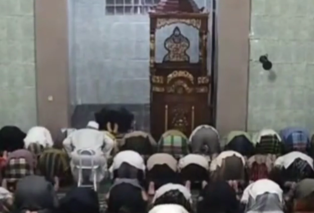 Viral! Imam Masjid di Depok Meninggal Dunia saat Sujud Salat Subuh