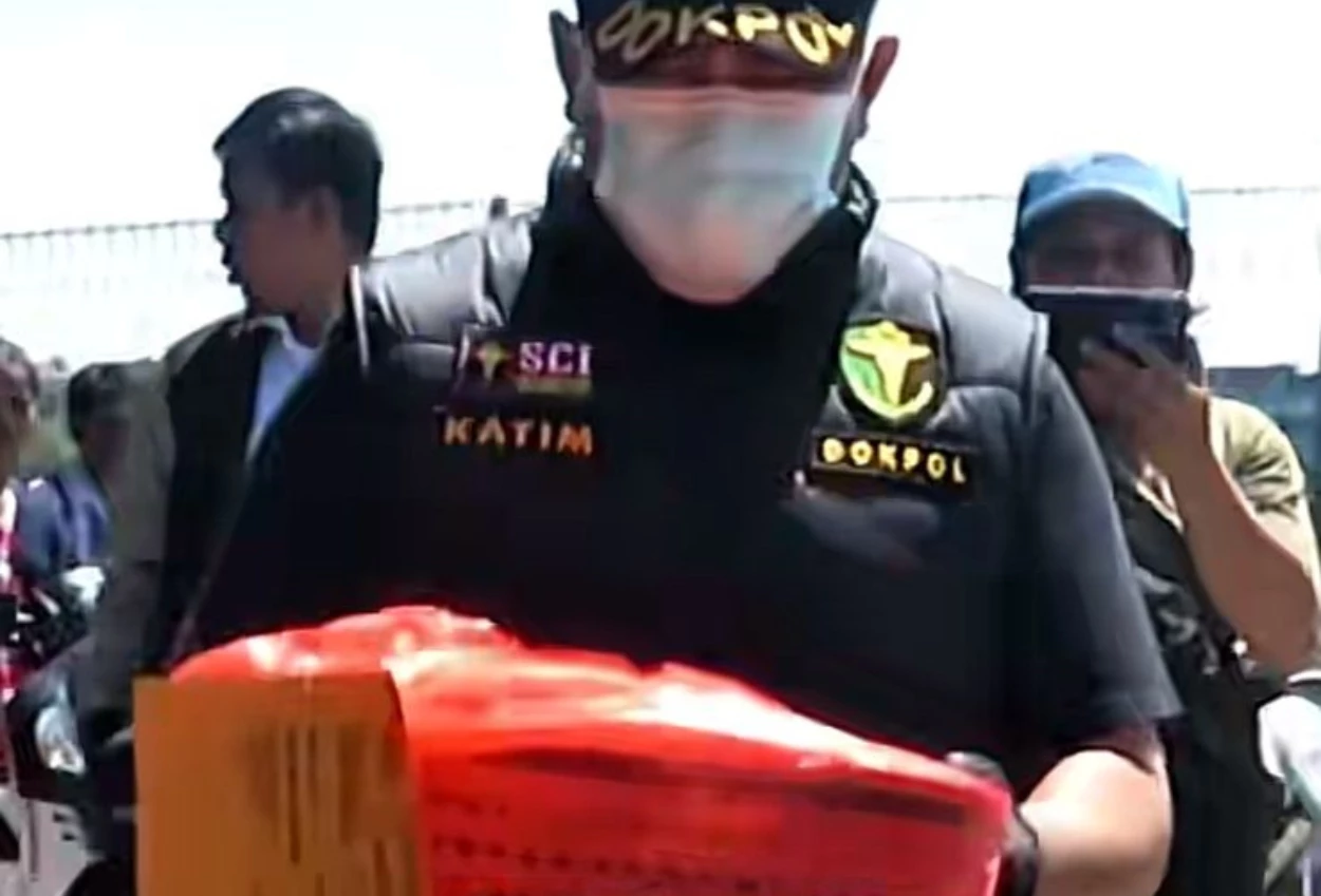 Viral! Mayat Bayi Ditemukan Dalam Kardus di Atas Gerobak Es