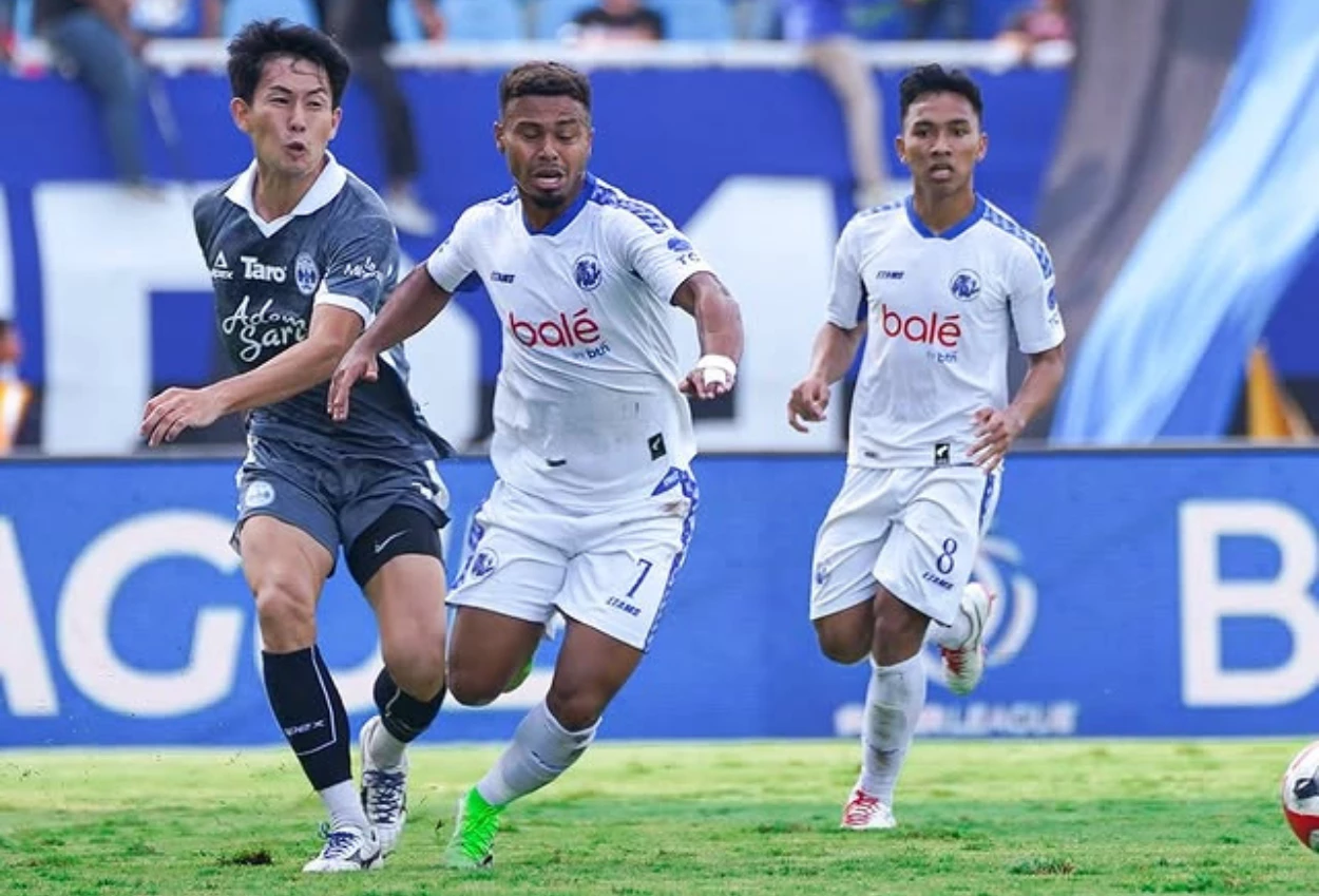 Arema FC vs PSIM Yogyakarta 3 1 Dalberto jadi Bintang Utama di Akhir Musim