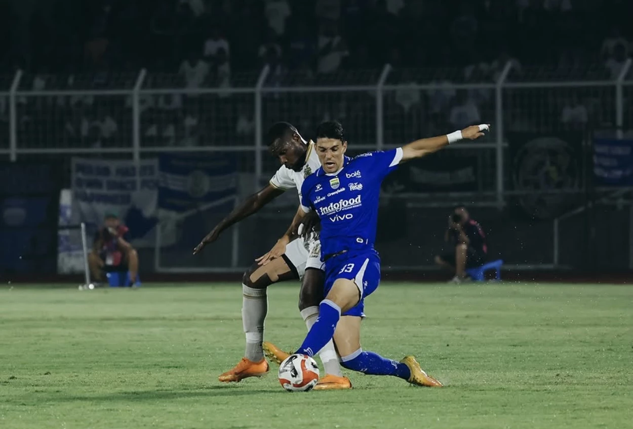 Bhayangkara FC vs Persib Bandung 2 4 Maung Bandung Rebut Lagi Puncak Klasemen