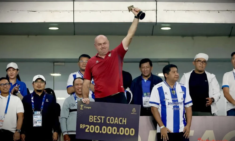 Bojan Hodak jadi Pelatih Terbaik Super League 2025