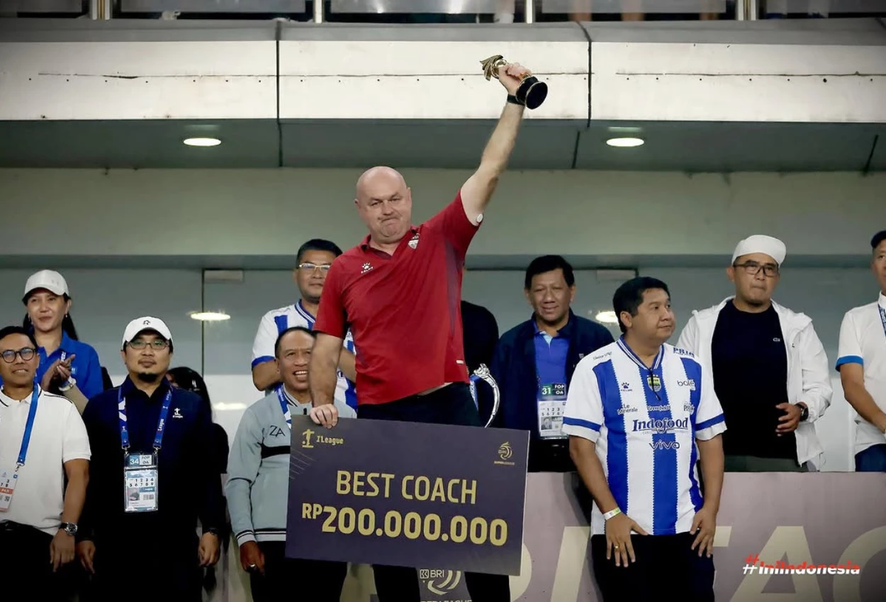 Bojan Hodak jadi Pelatih Terbaik Super League 2025