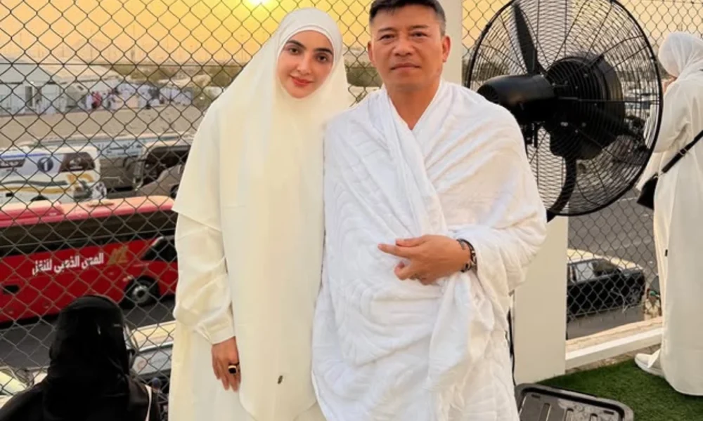 Cerita Haru Ashanty saat Berhasil Cium Hajar Aswad