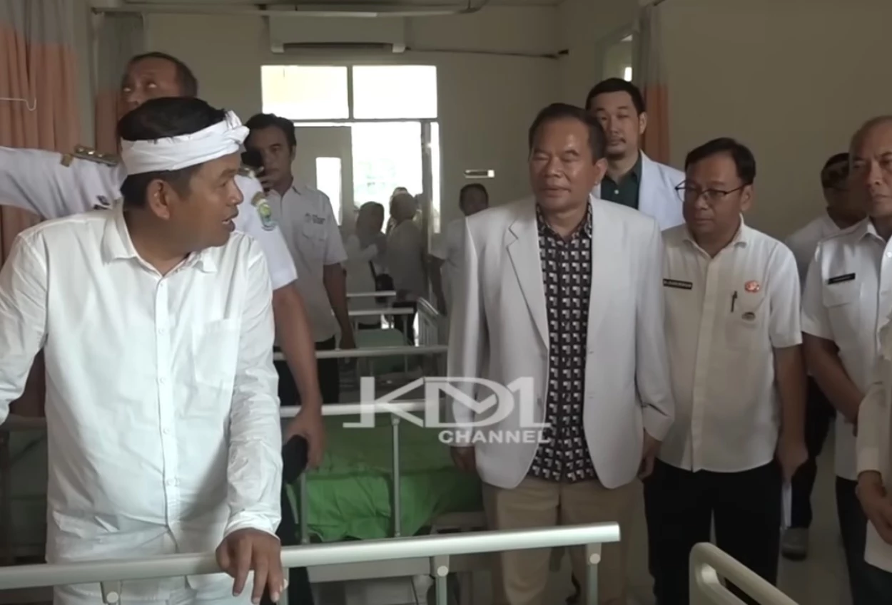 Dedi Mulyadi Jenguk PRT Korban Kecelakaan Kereta di RSUD Bekasi, Beri Bantuan Rp10 Juta