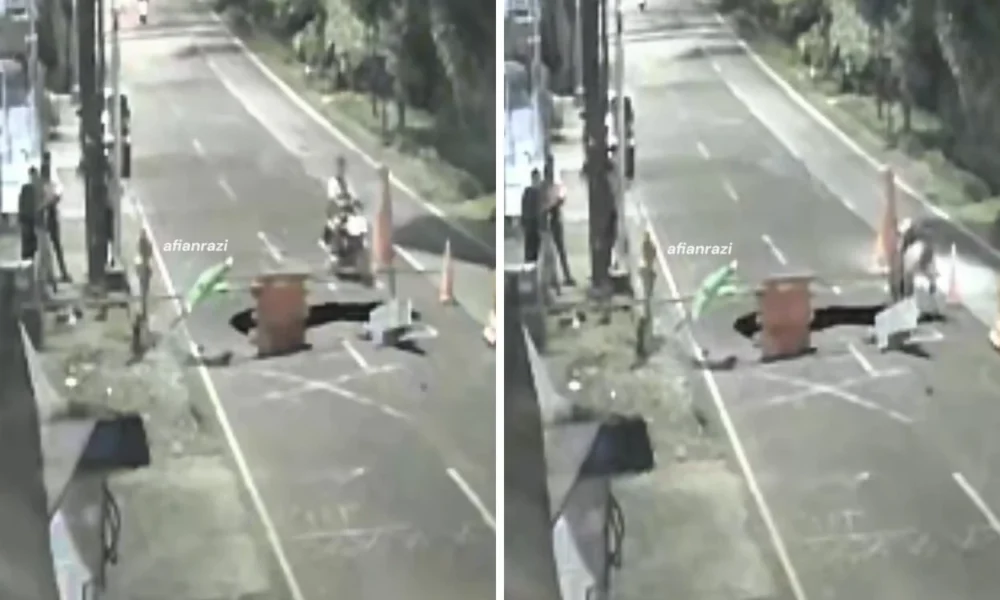 Detik Detik Motor Lawan Arah Terperosok ke Jalan Amblas di Lenteng Agung