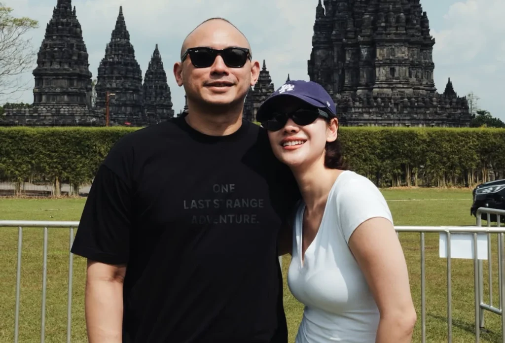 Intip Momen BCL dan Tiko Aryawardhana saat Liburan ke Prambanan, Kompak Pakai Kaos (2)