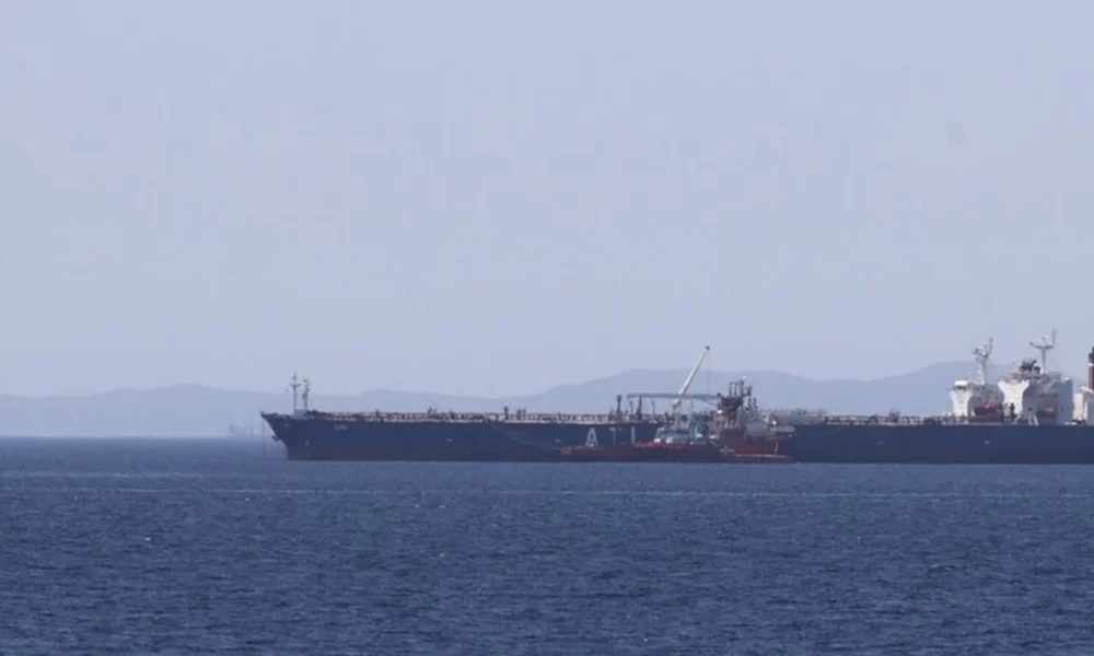 Kapal Supertanker Iran Lolos Blokade AS, Melaju ke RI