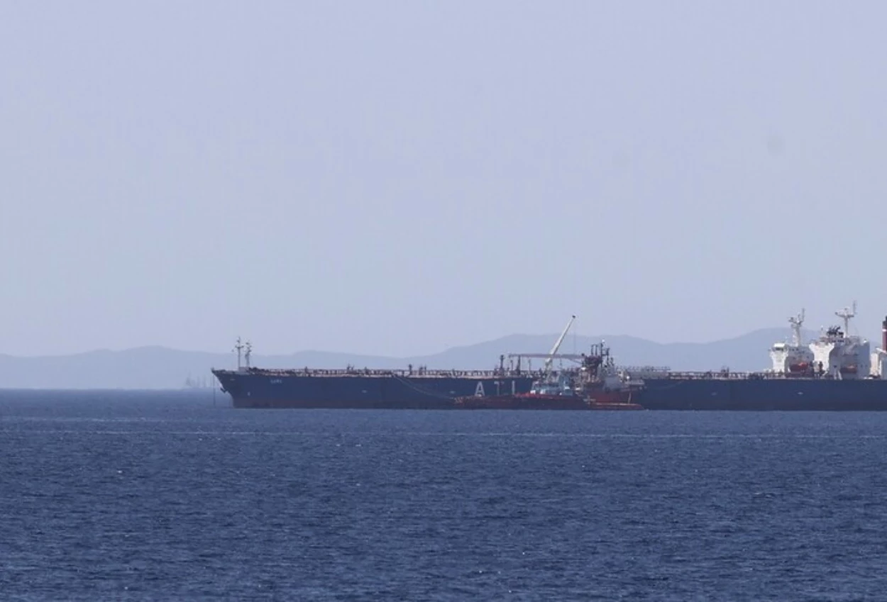 Kapal Supertanker Iran Lolos Blokade AS, Melaju ke RI
