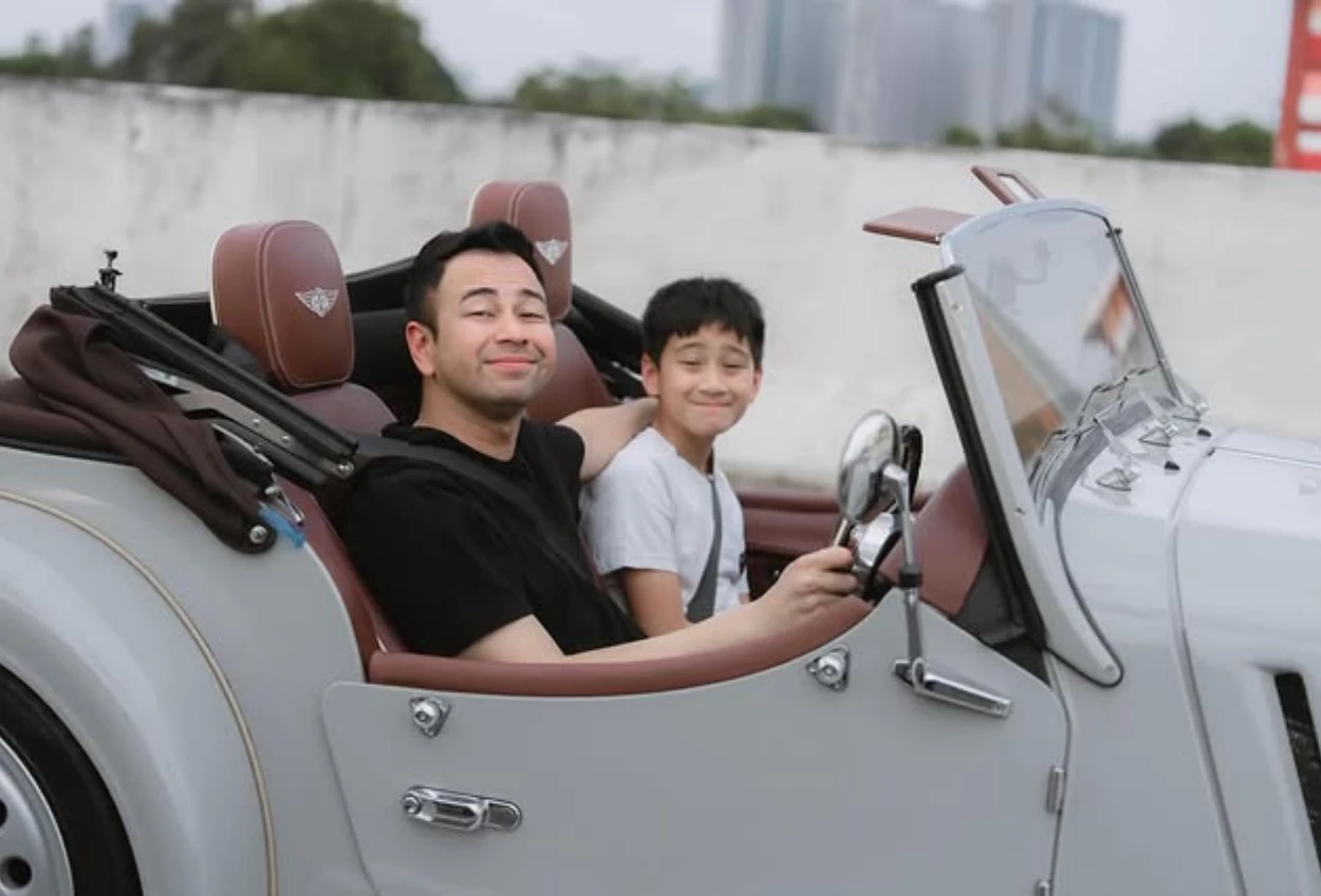 Keliling Jakarta Pakai Mobil Mewah bareng Rafathar, Raffi Ahmad Luapkan Perasaannya Begini