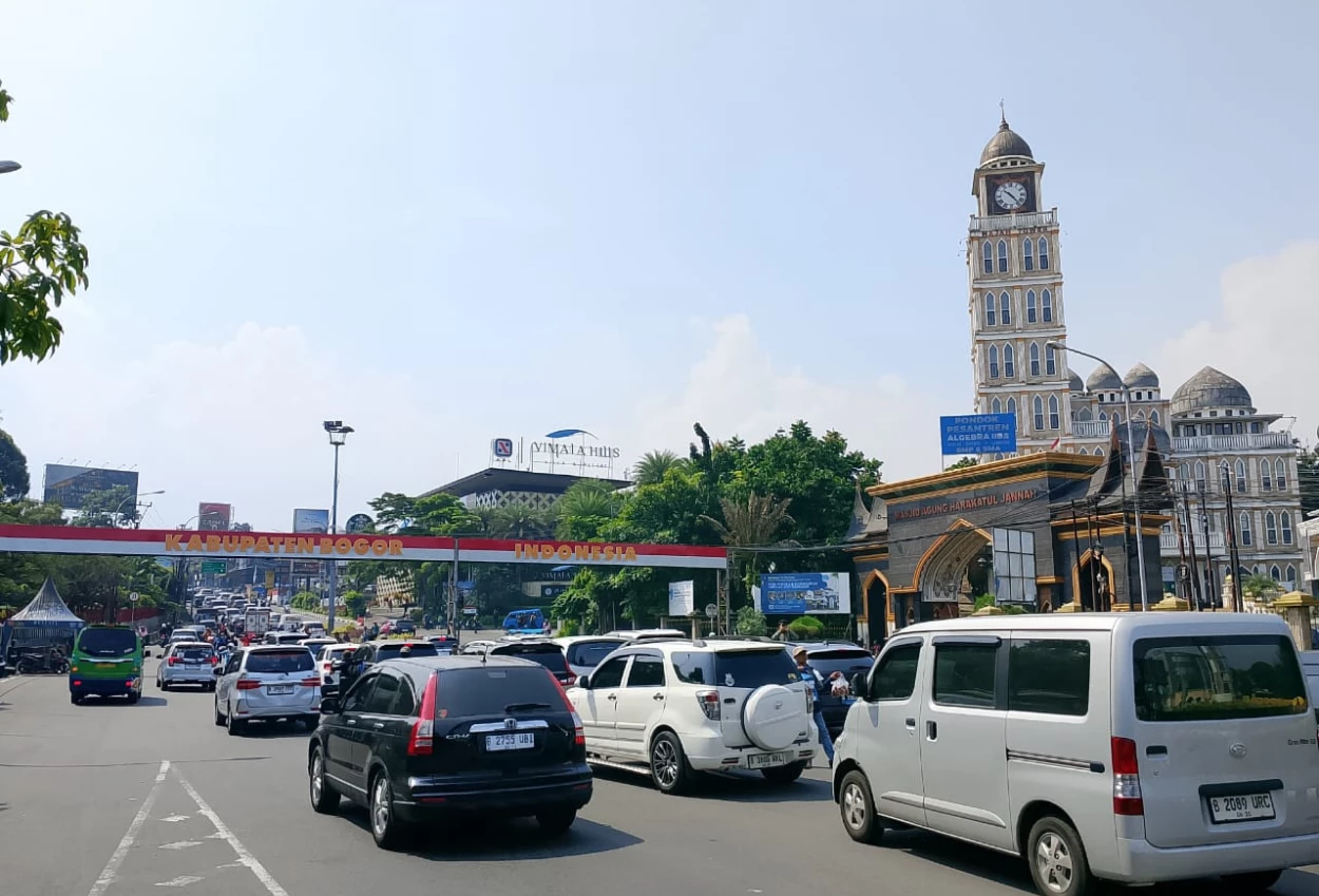 Lalin Puncak Meningkat di Long Weekend Kenaikan Yesus Kristus, Polisi Terapkan Rekayasa