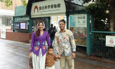 Momen Arie Kriting dan Indah Permatasari Liburan ke Jepang pakai Kebaya dan Batik