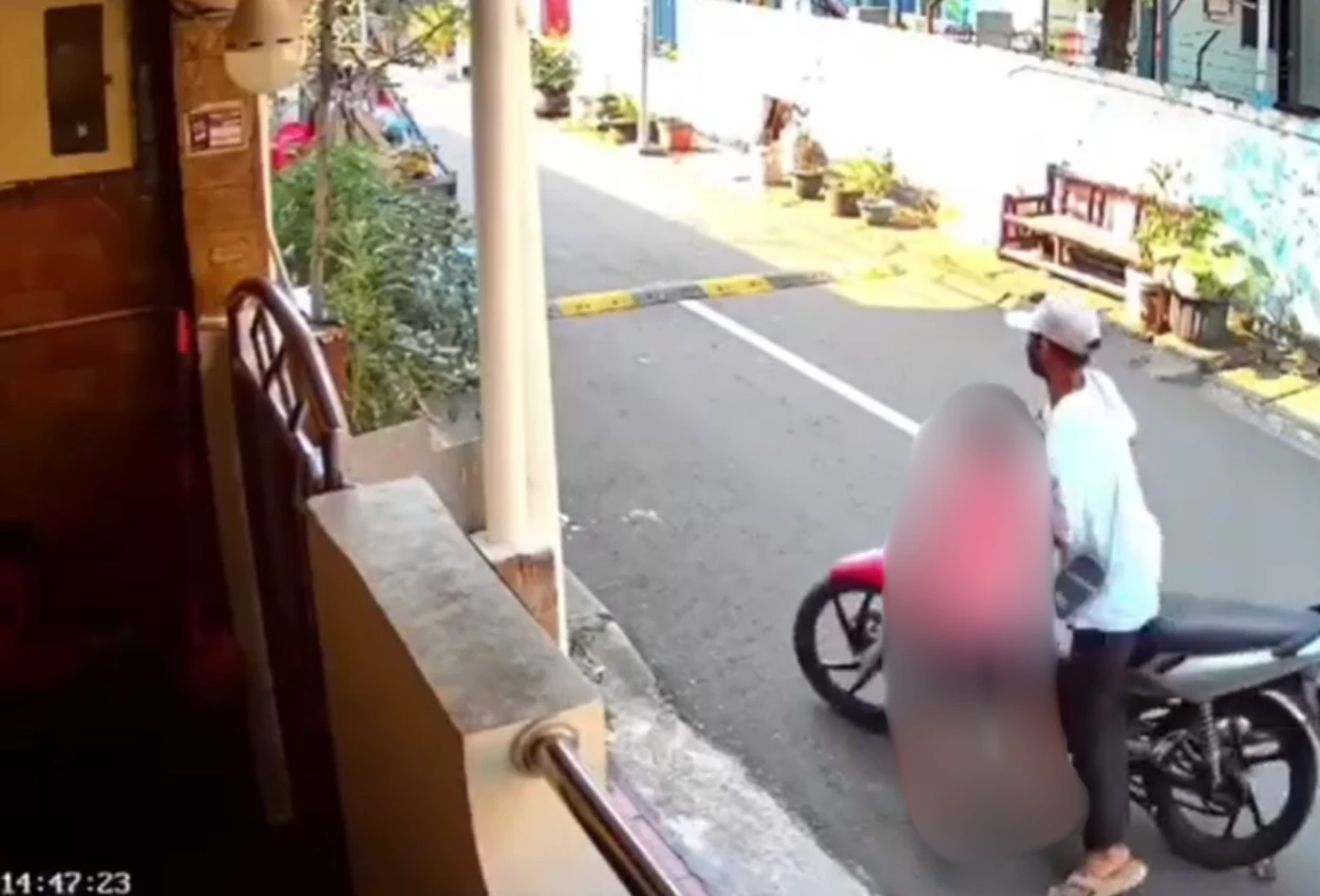 Momen Bocah di Jaktim Berusaha Gagalkan Aksi Pria yang Mau Jambret Ponselnya (1)