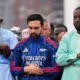 Momen Wali Kota New York Zohran Mamdani Salat Iduladha pakai Gamis Arsenal